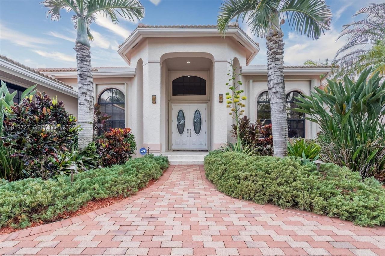 392 Coconut Cir, Weston, FL 33326 Photo