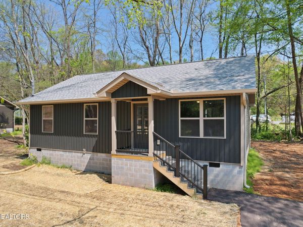 501 Hillcrest St, Clinton, TN 37716