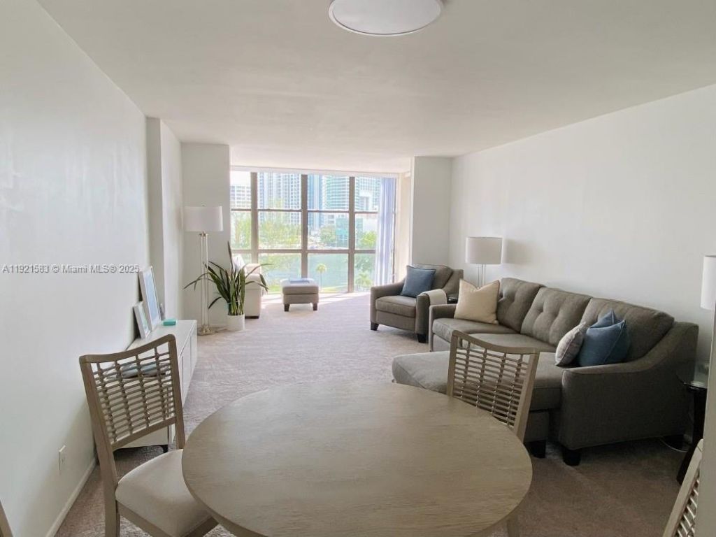 800 Parkview Dr, Unit 726, Hallandale Beach, FL 33009 Photo