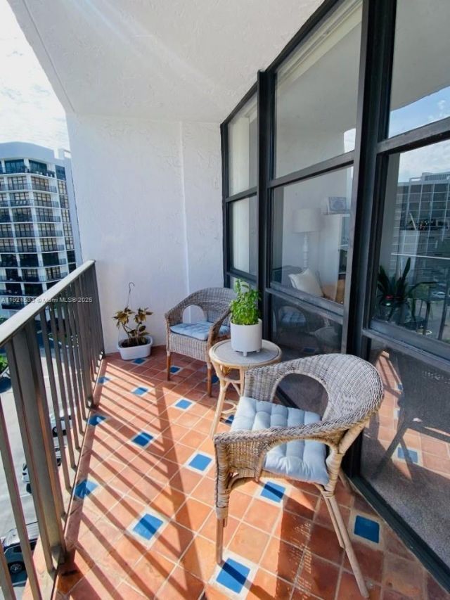 800 Parkview Dr, Unit 726, Hallandale Beach, FL 33009 Photo