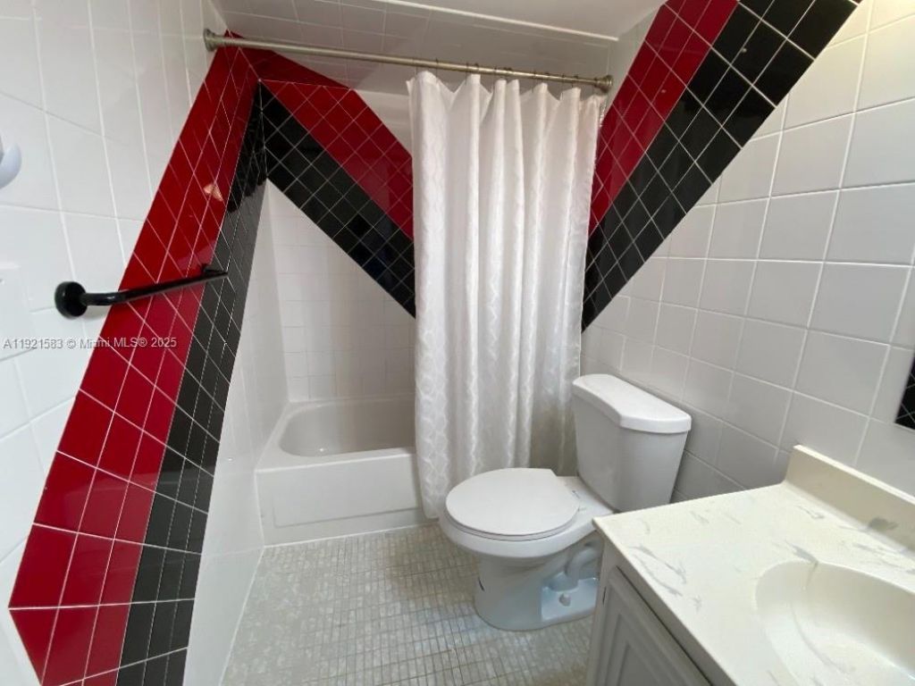 800 Parkview Dr, Unit 726, Hallandale Beach, FL 33009 Photo