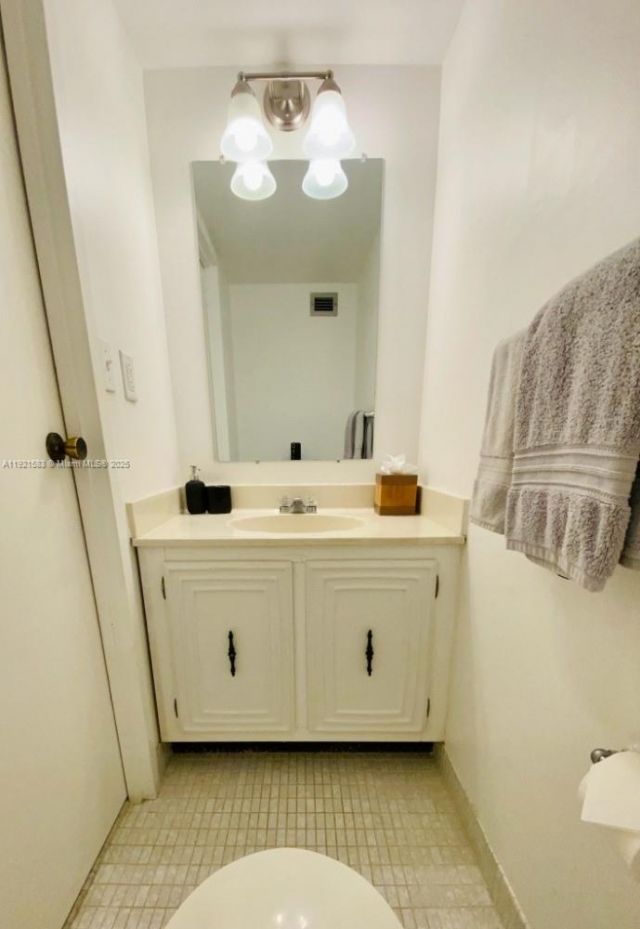 800 Parkview Dr, Unit 726, Hallandale Beach, FL 33009 Photo