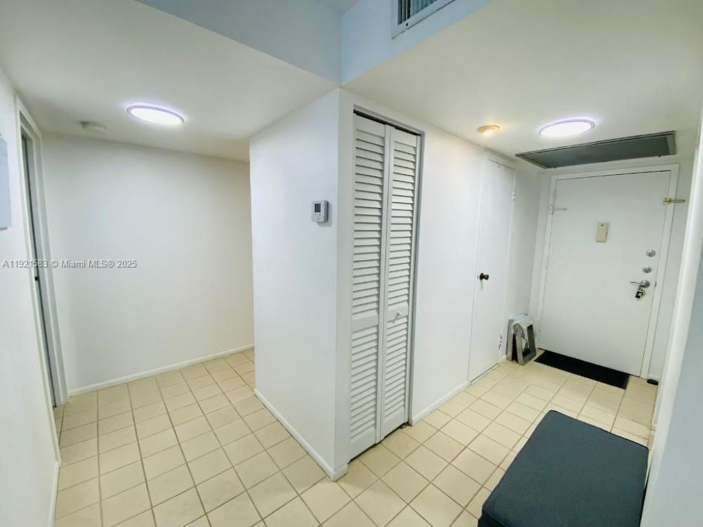 800 Parkview Dr, Unit 726, Hallandale Beach, FL 33009 Photo