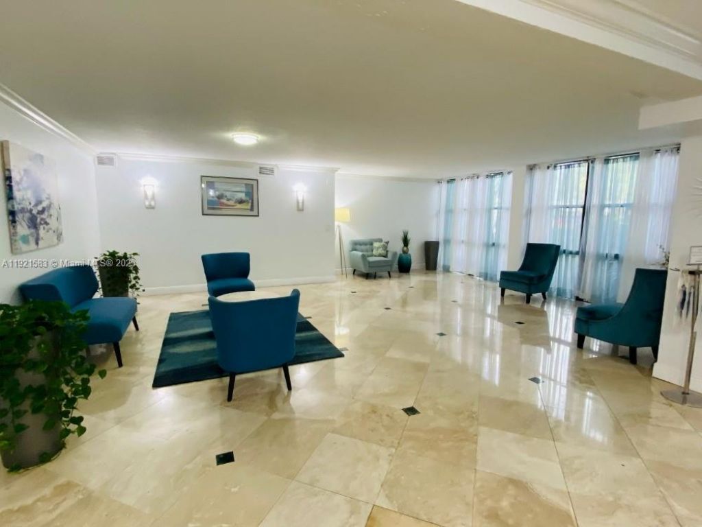 800 Parkview Dr, Unit 726, Hallandale Beach, FL 33009 Photo