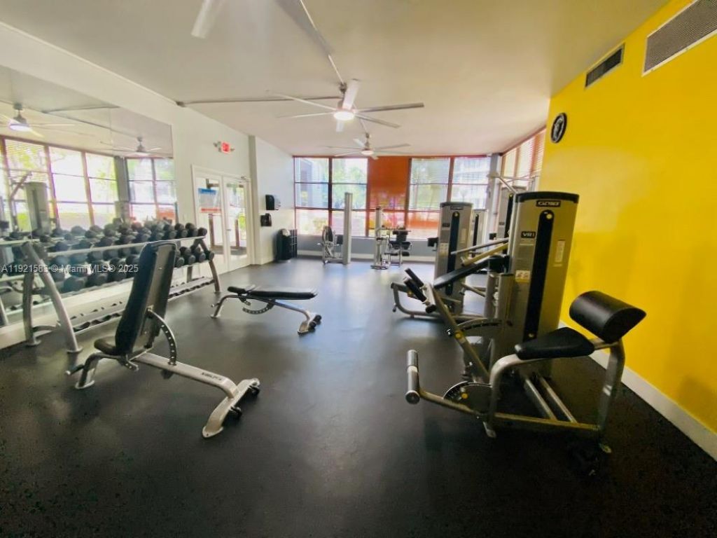 800 Parkview Dr, Unit 726, Hallandale Beach, FL 33009 Photo