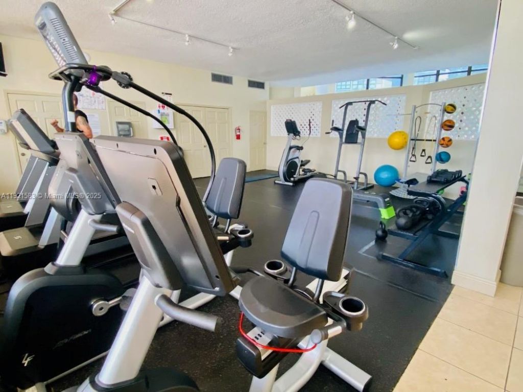 800 Parkview Dr, Unit 726, Hallandale Beach, FL 33009 Photo