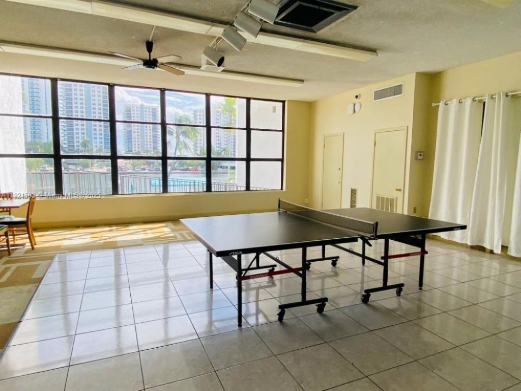 800 Parkview Dr, Unit 726, Hallandale Beach, FL 33009 Photo