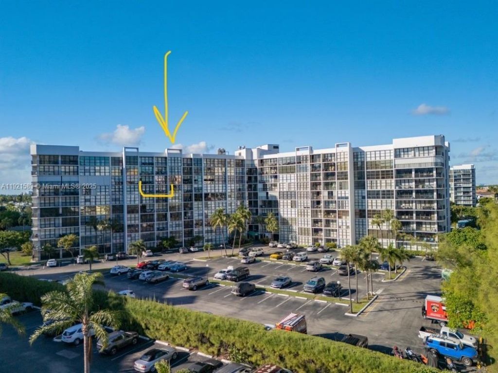 800 Parkview Dr, Unit 726, Hallandale Beach, FL 33009 Photo