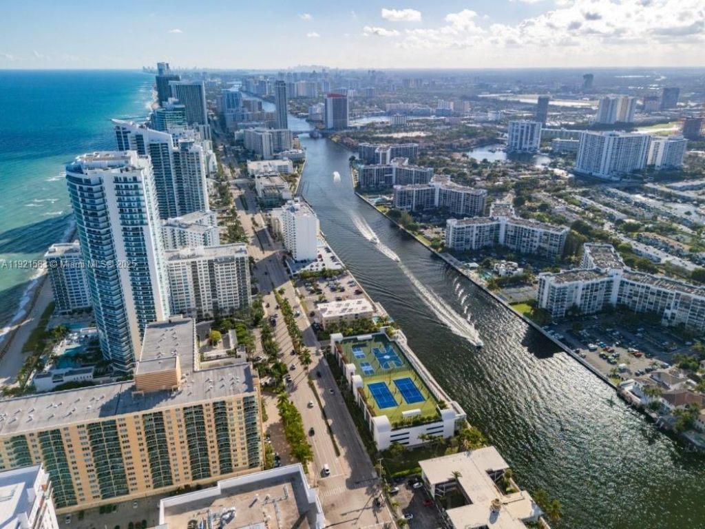 800 Parkview Dr, Unit 726, Hallandale Beach, FL 33009 Photo