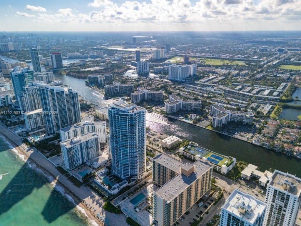 800 Parkview Dr, Unit 726, Hallandale Beach, FL 33009 Photo