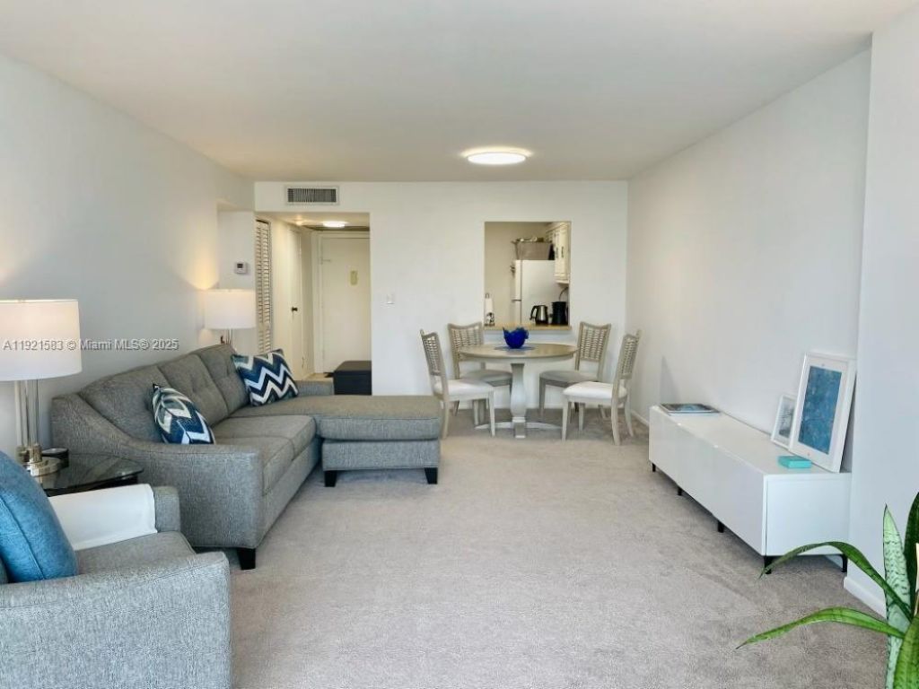 800 Parkview Dr, Unit 726, Hallandale Beach, FL 33009 Photo