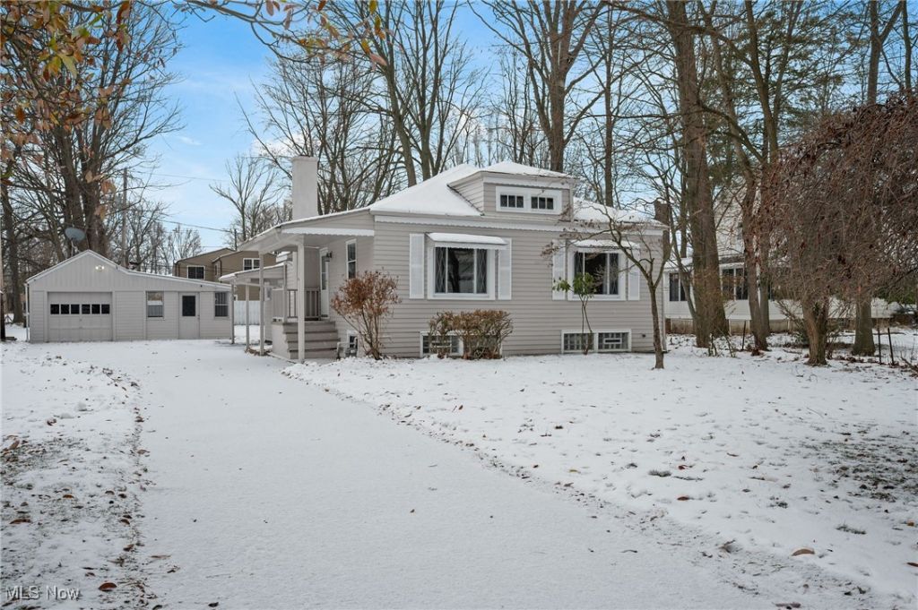 8 Shawondassee Drive, Timberlake, OH 44095 Main Photo