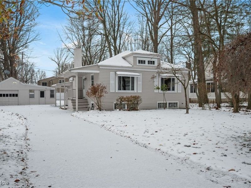 8 Shawondassee Drive, Timberlake, OH 44095 Photo 1