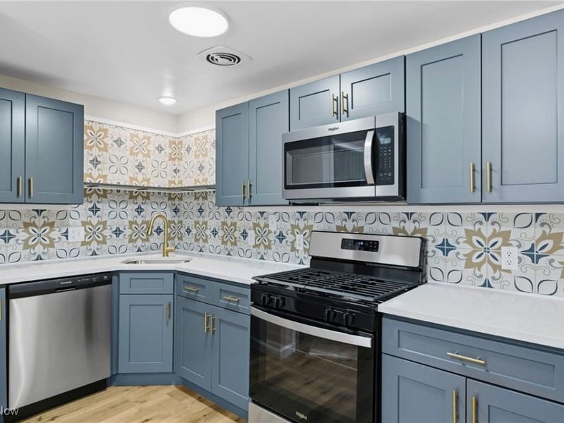 8 Shawondassee Drive, Timberlake, OH 44095 Photo 10