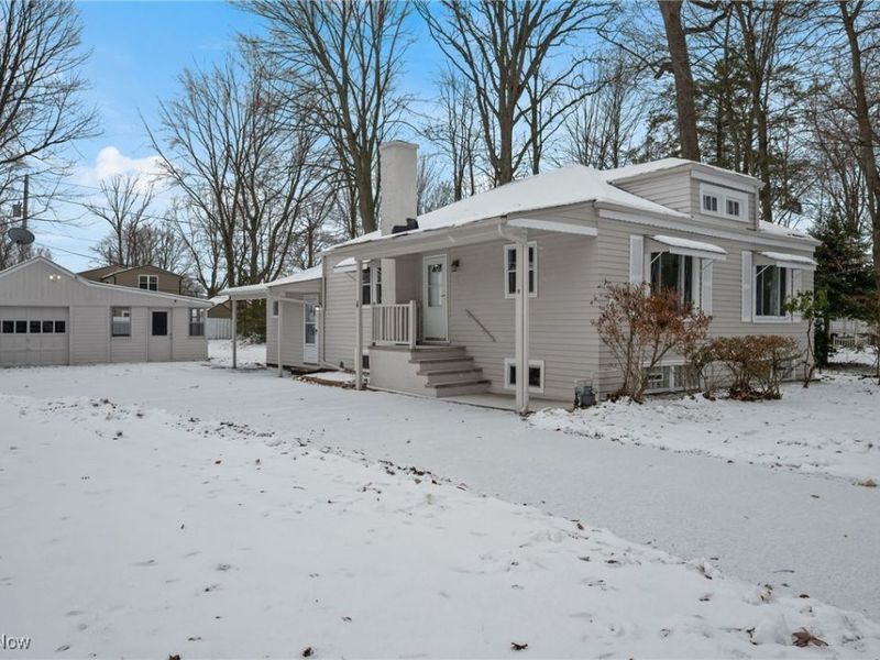 8 Shawondassee Drive, Timberlake, OH 44095 Photo 2