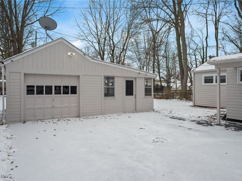 8 Shawondassee Drive, Timberlake, OH 44095 Photo 35