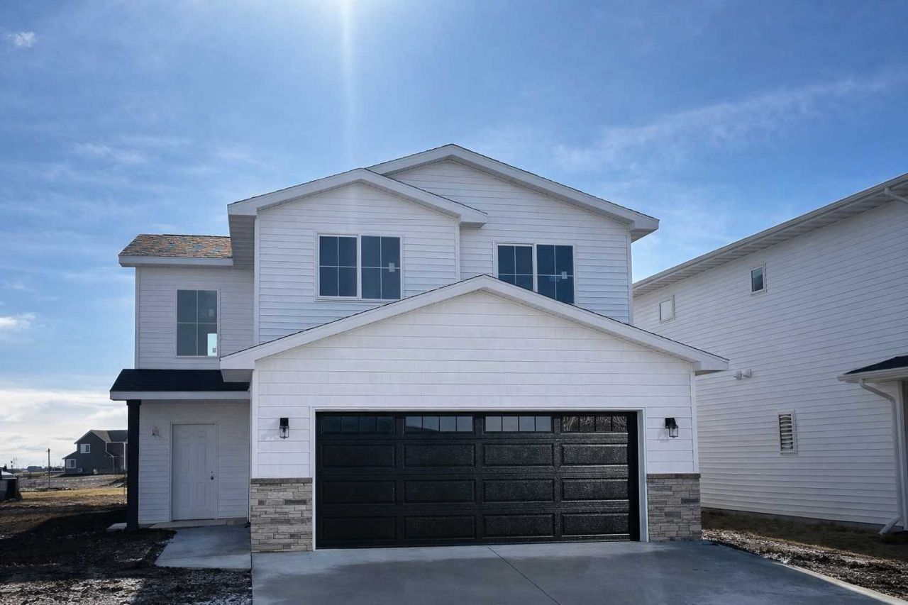 7667 Cub Creek Way, Horace, ND 58047 Main Photo