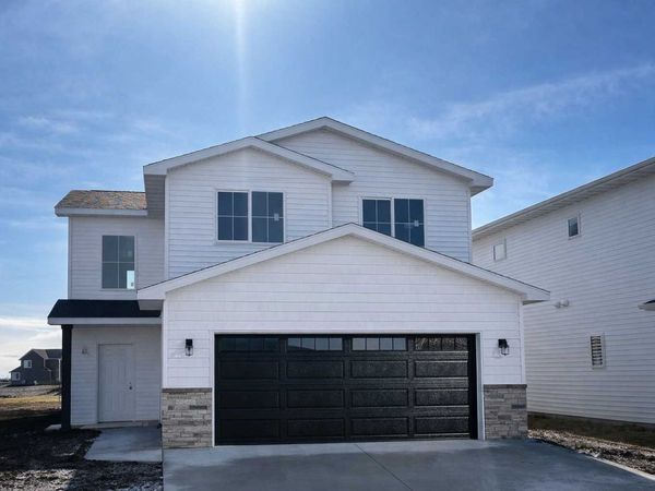 7667 Cub Creek Way, Horace, ND 58047