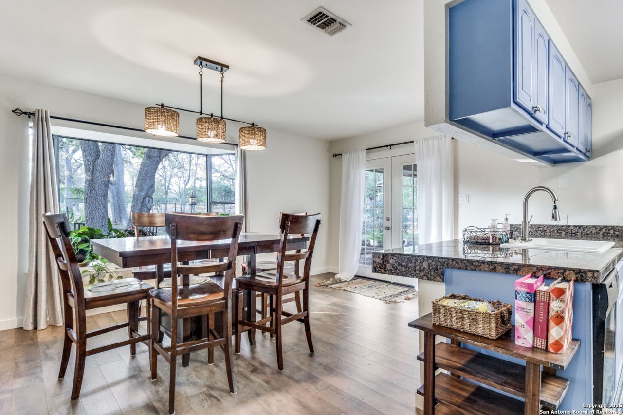 104 Whippoorwill Ct, Boerne, TX 78006 Main Photo