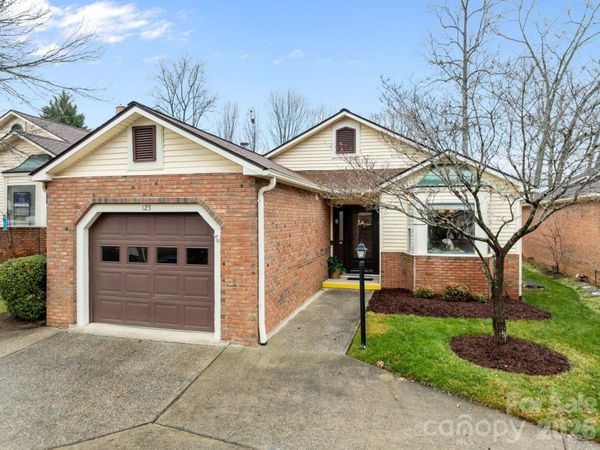 125 Exeter Court, Hendersonville, NC 28791
