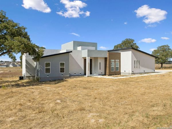 147 Las Palomas, La Vernia, TX 78121