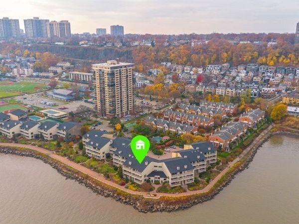 1225 River Rd, Edgewater, NJ 07020