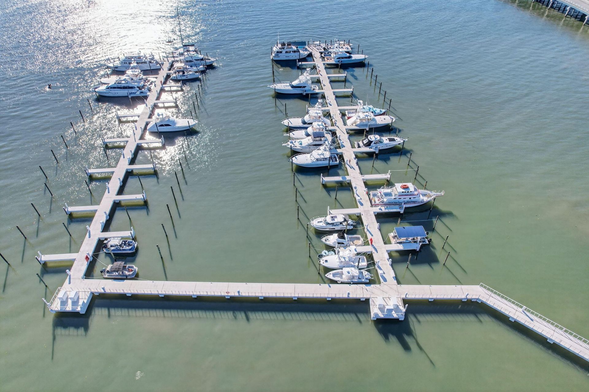 390 NE Edgewater Drive, Unit 403, Stuart, FL 34996 Photo