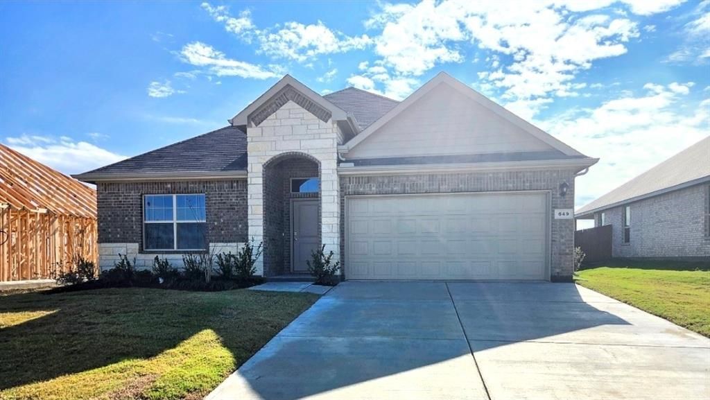 649 Harvey Street, Grandview, TX 76050 Main Photo