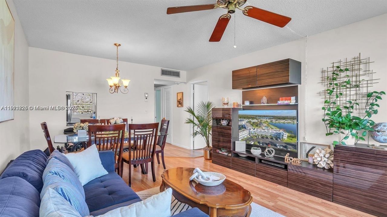 2223 Park Ln, Unit 207, Hollywood, FL 33021 Photo