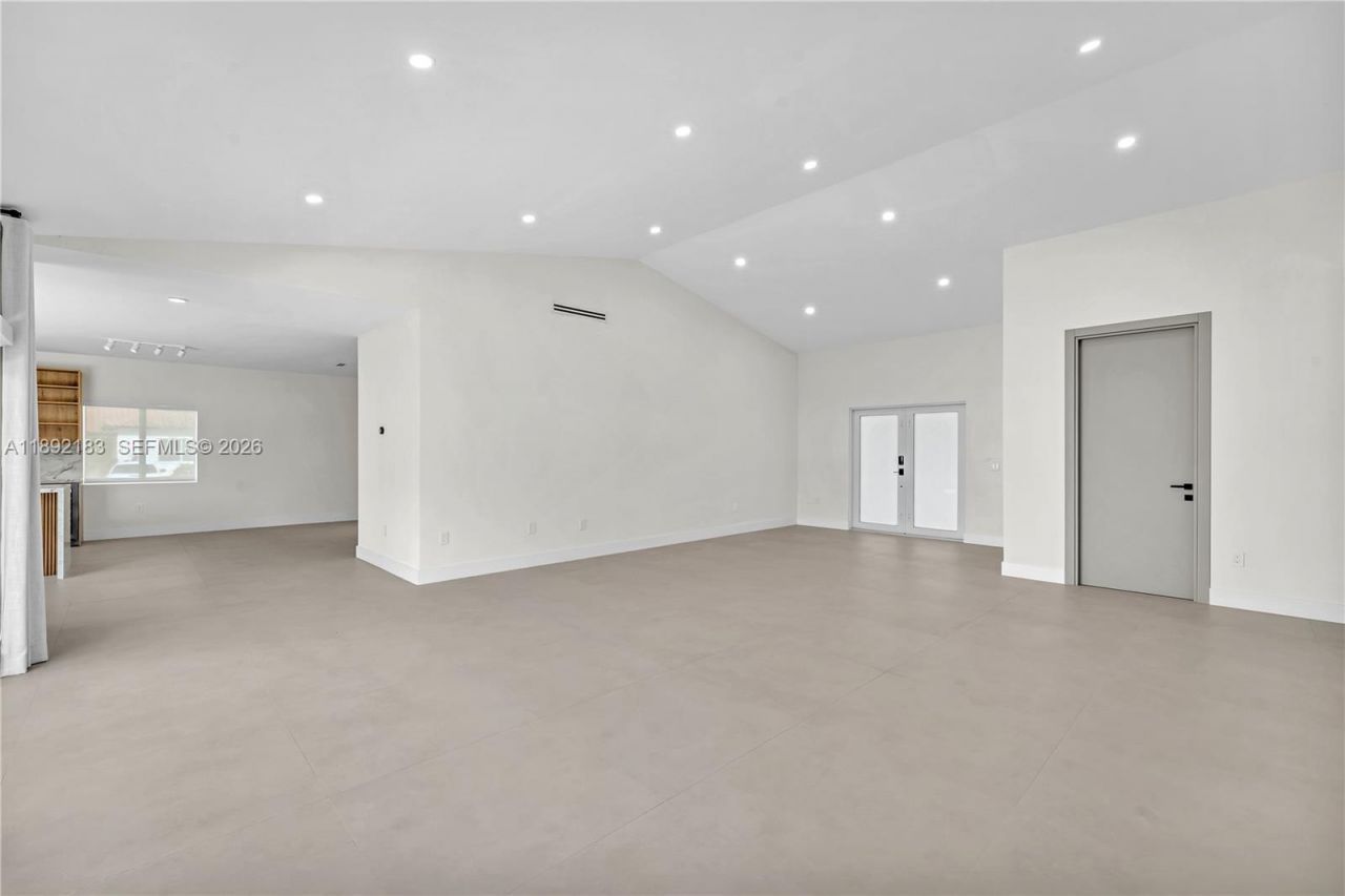 1200 SW 23rd Ct, Miami, FL 33135 Photo