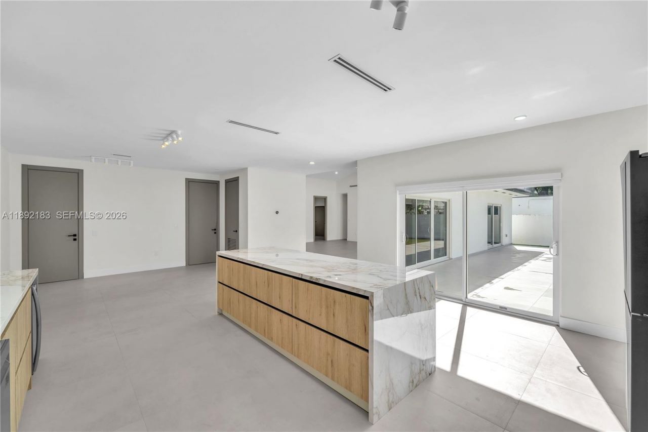 1200 SW 23rd Ct, Miami, FL 33135 Photo