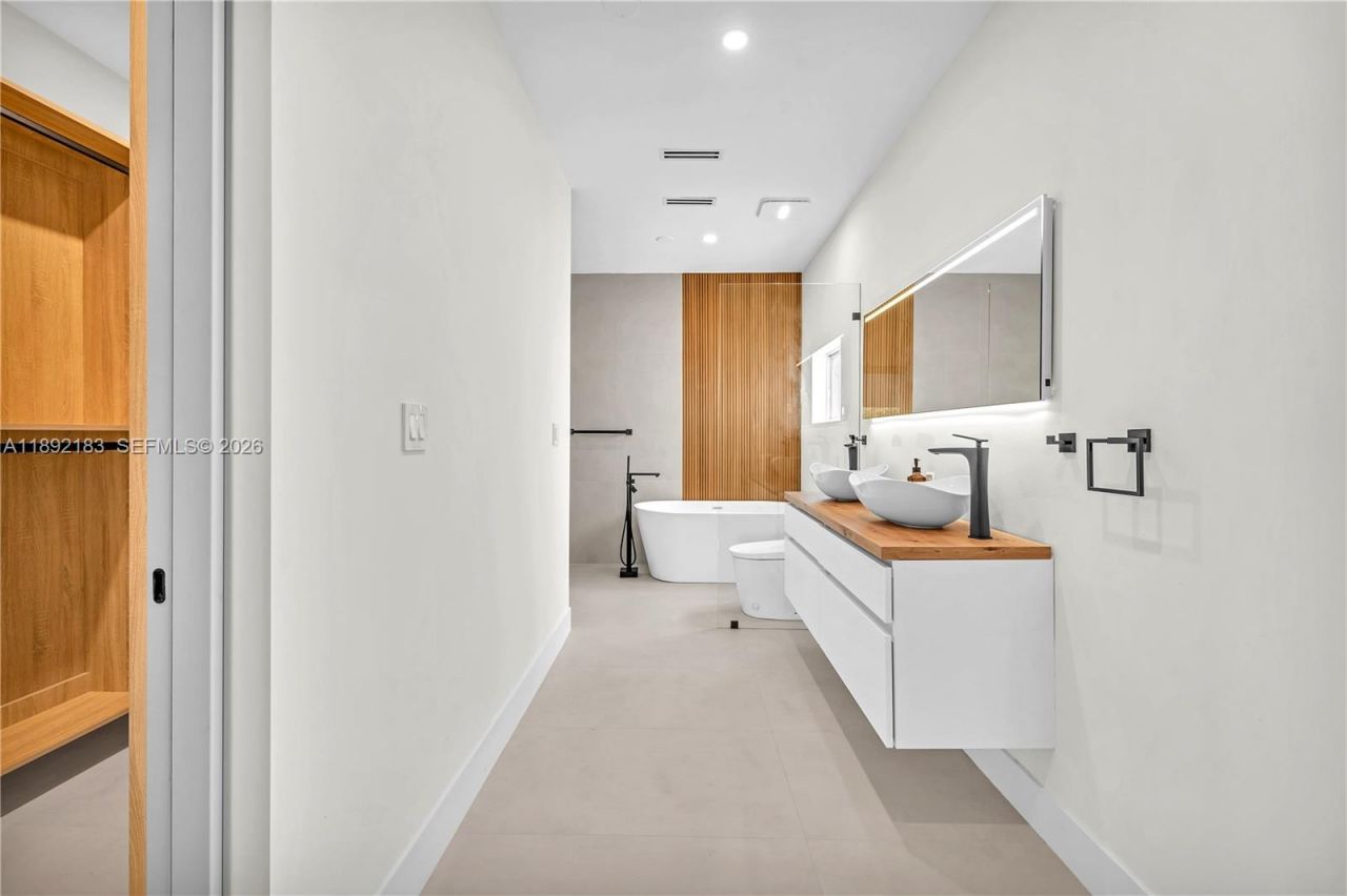 1200 SW 23rd Ct, Miami, FL 33135 Photo