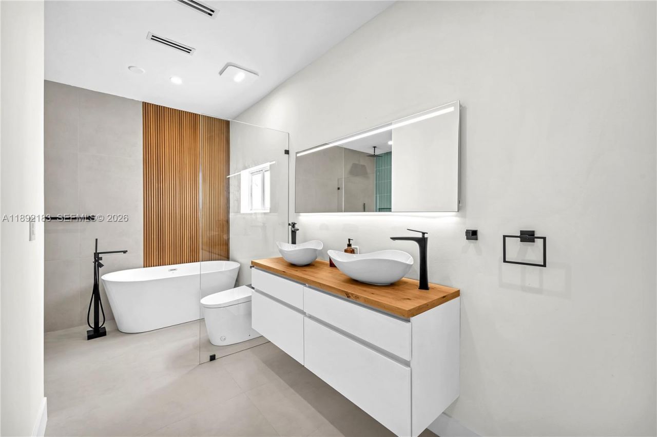 1200 SW 23rd Ct, Miami, FL 33135 Photo