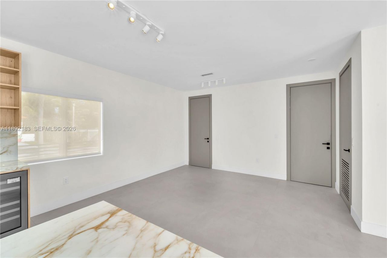 1200 SW 23rd Ct, Miami, FL 33135 Photo