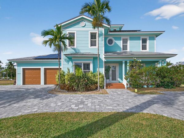 8551 SE Driftwood Street, Hobe Sound, FL 33455