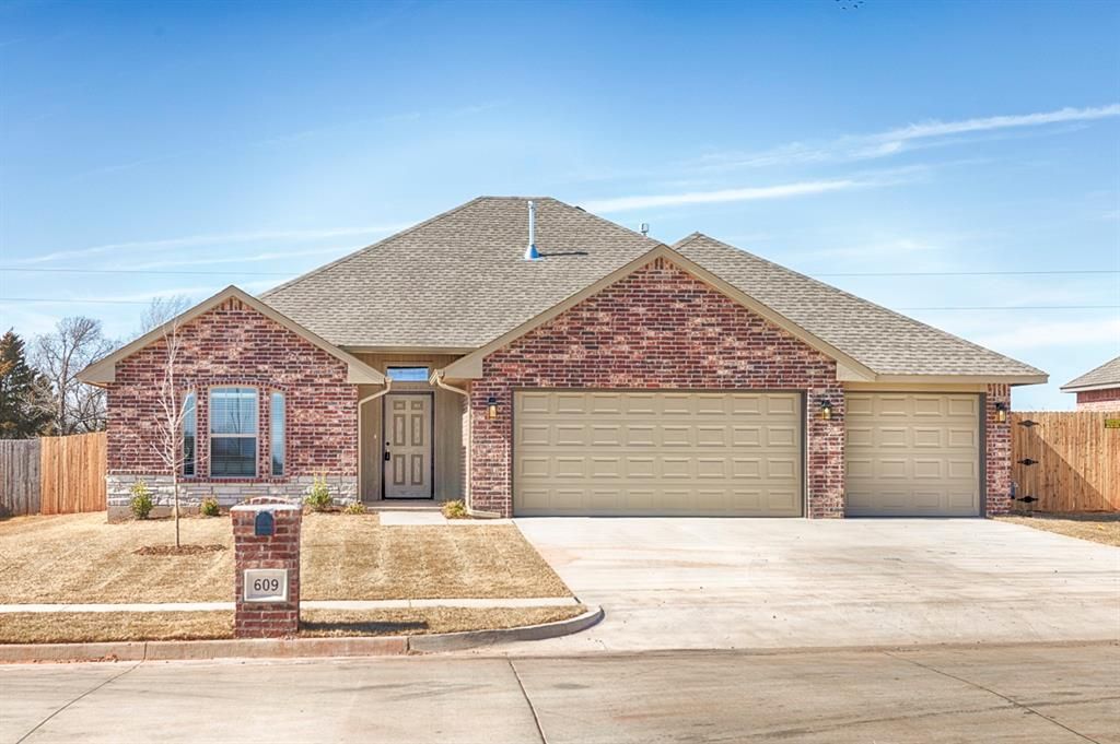 609 N Fox Way, Mustang, OK 73064 Main Photo