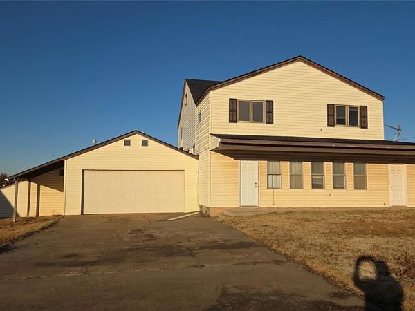 419 N Arapaho Avenue, Hydro, OK 73048