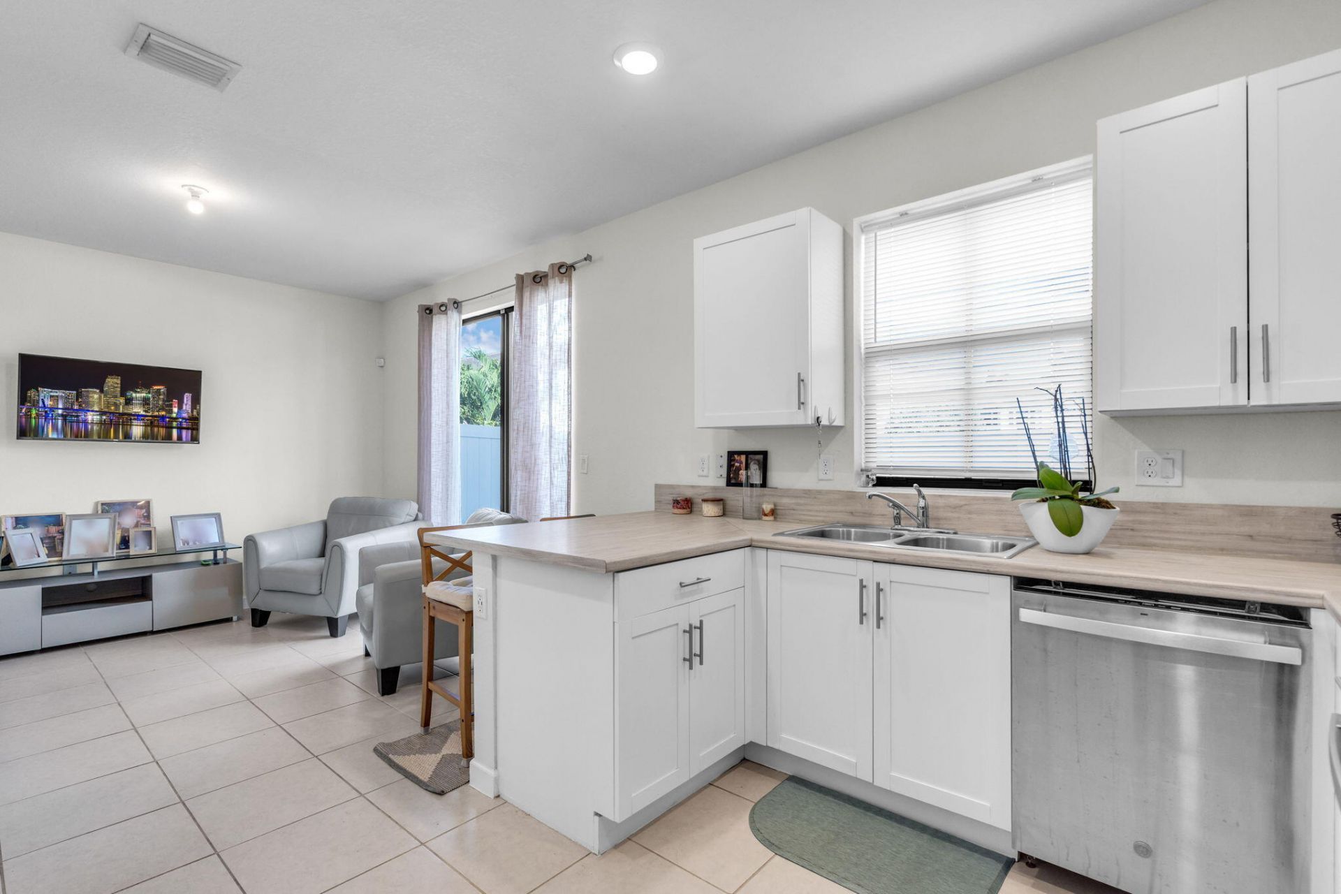 11101 W 33rd Court Court, Hialeah, FL 33018 Photo