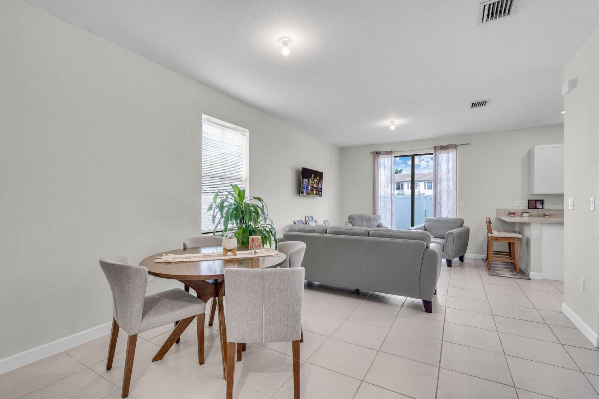 11101 W 33rd Court Court, Hialeah, FL 33018 Photo