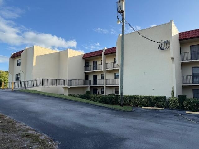 2050 Oleander Boulevard, Unit 7-106, Fort Pierce, FL 34950 Photo