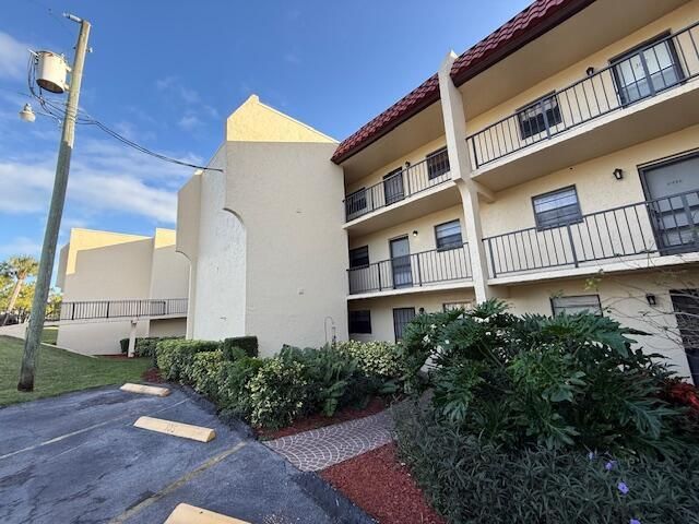 2050 Oleander Boulevard, Unit 7-106, Fort Pierce, FL 34950 Photo