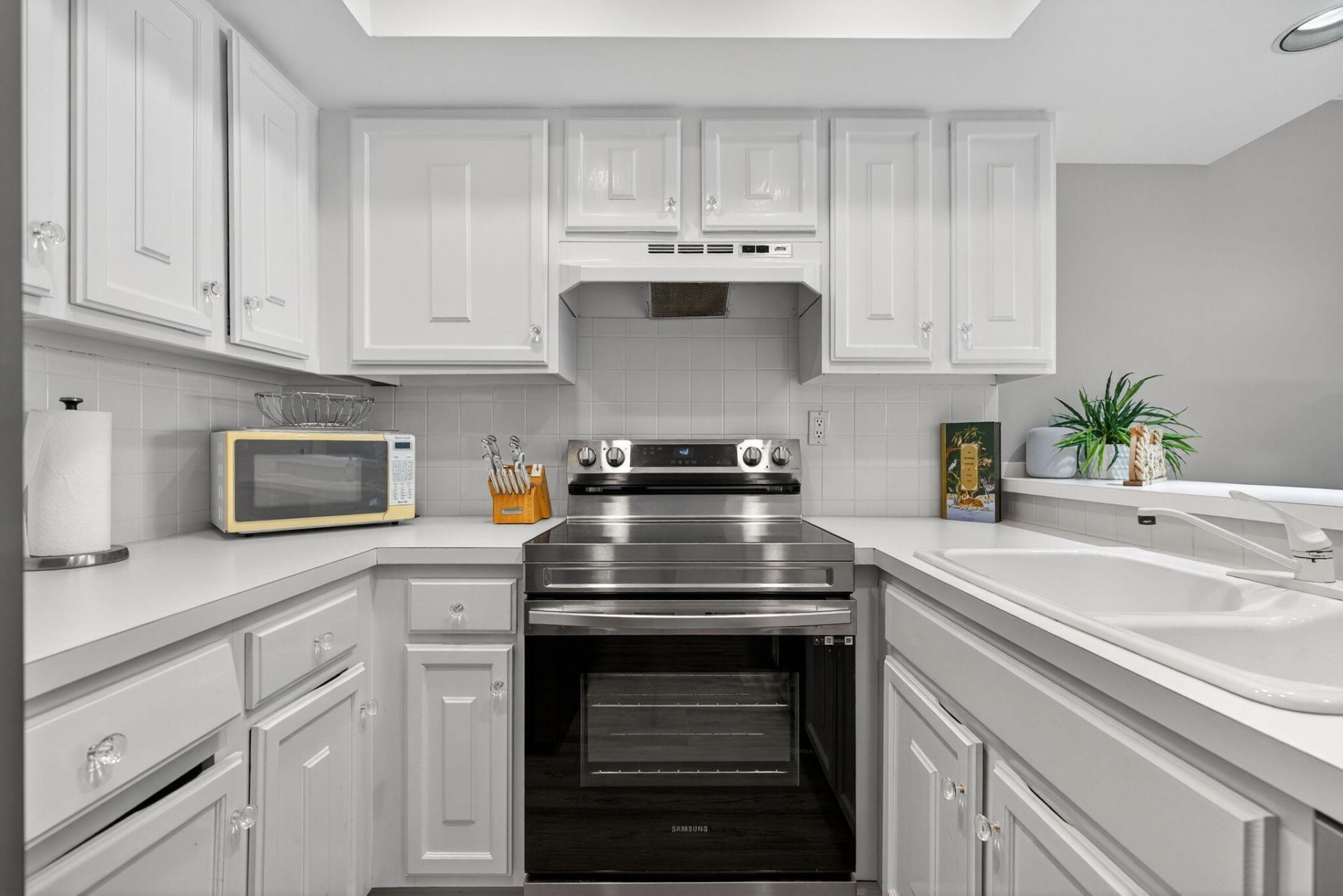 390 NE Edgewater Drive, Unit 403, Stuart, FL 34996 Photo