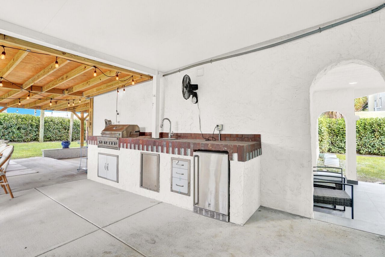 727 S Fernwood Drive S, West Palm Beach, FL 33405 Photo