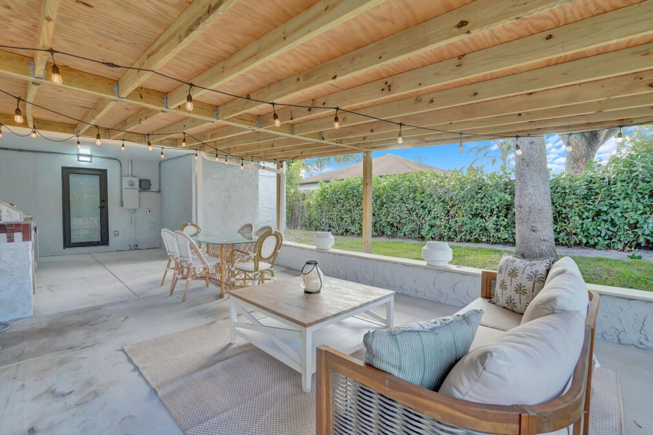 727 S Fernwood Drive S, West Palm Beach, FL 33405 Photo