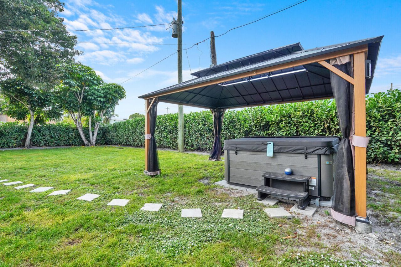 727 S Fernwood Drive S, West Palm Beach, FL 33405 Photo