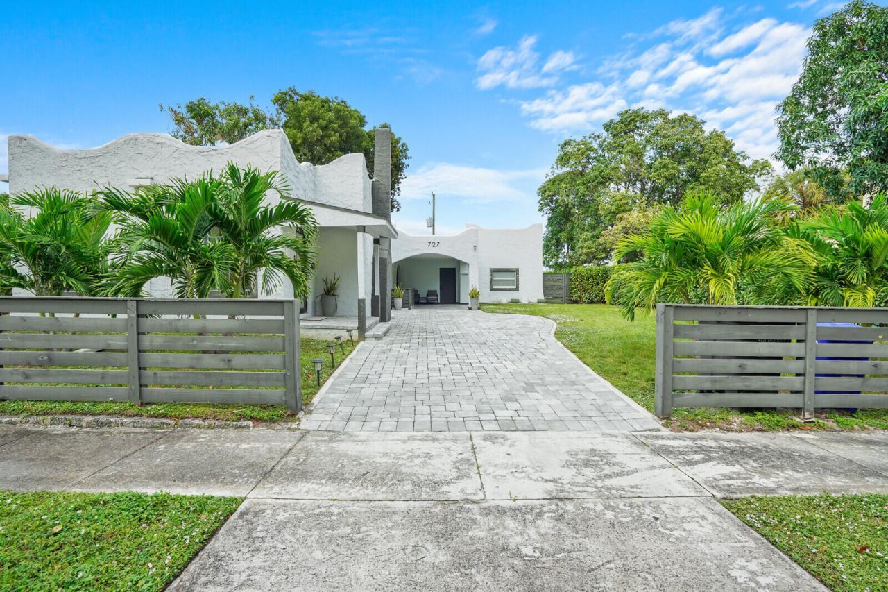 727 S Fernwood Drive S, West Palm Beach, FL 33405 Photo