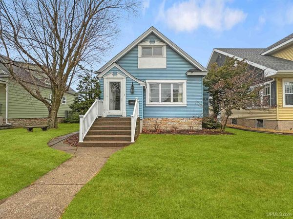 404 S 18th Street, Escanaba, MI 49829