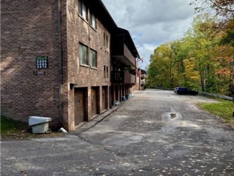 6895 Carriage Hill Drive, Unit E77, Brecksville, OH 44141 Photo 23