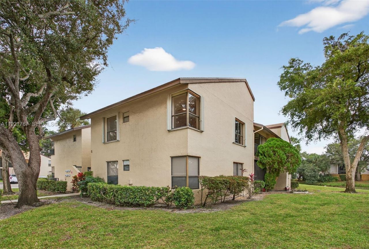 3697 Cocoplum Cir, Unit 3537, Coconut Creek, FL 33063 Photo