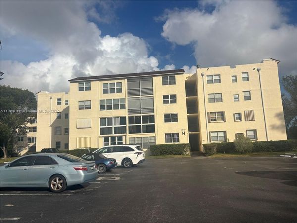 Unit 112, Lauderdale Lakes, FL 33311